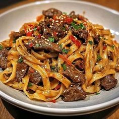 Food Dolls, Lo Mein Noodles, Beef Noodles, Asian Spices, Spiced Beef, Anthony Bourdain, Beef And Noodles, Beef Recipes Easy, Paula Deen