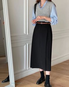 Work Outfit Long Skirt, Maxi Skirts Winter, Maxi Skirt Work Outfit, Pants Office Outfit, Long Skirt Ideas, Long Maxi Skirt Outfits, Pleated Maxi Skirts, Bohemian Skirts, Skirts Pleated