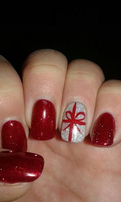 Cute Christmas Nails Red And Green, Christmas Holiday Nails Winter, Christmas Biab Nails Red, Advent Nails Art Ideas, Christmas Bow Nail Designs, Christmas Red Nails Gel, Christmas Nail Designs Dip Powder, Christmas Finger Nail Designs