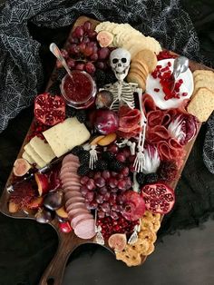 ideias criativas Hocus Pocus Party, Dulces Halloween, Spooky Food, Halloween Fest, Halloween Party Dinner, Halloween Food Treats, Spooky Halloween Party, Halloween Appetizers