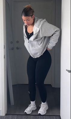 Gym Outfits For Women Black, Thick Thighs Outfit, Sport Leggings Outfit, Cute Gym Outfits For Women, Outfits Academia, Gym Aesthetic Outfits, Gym Outfit Women, Workout Outfits Aesthetic, Look Academia