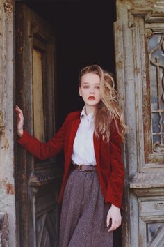 Fashion Quiz, Fashion Model Photography, Portrait Fashion, Girlie Style, Vintage Door, Photography Beautiful, 1940s Fashion, Moda Vintage, Grunge Style