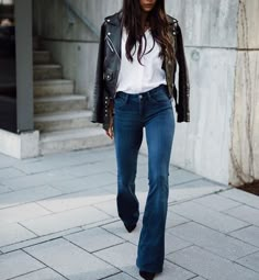 Flare Jeans Outfit Winter, Flare Jean Outfit, Vestiti In Jeans, Bootcut Jeans Outfit, Jeans Outfit Winter, Look Jean, Winter Outfits For Work