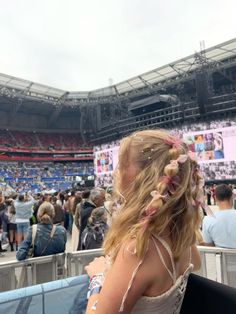 eras tour hair inspo #erastour #hairstyles #inspiration #bow Taylor Swift Hair Ideas Concert, Ears Tour Hairstyles, Eras Tour Hair Inspiration, Taylor Swift Eras Hair, Eras Tour Curly Hair, Eras Tour Hairstyle Ideas, Eras Tour Hair Styles, Eras Tour Hair Ideas Lover, Eras Your Hair