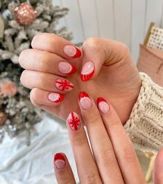 Hannah Leong on Instagram: "A combination of Christmas nail art, chrome that looks like an ornament, all the velvet nails, & reflective glitter🤩 I'm loving all the trends! Also had to redo this post so sorry if you saw it twice;) • • • #christmasnailsart #christmasnails #chromenails #reflectiveglitter #velvetnails #cateyenails #trendynails #nailinspo #holidaynails #holidaynailart" Festive Almond Nails, Christmas Ornaments Nail Designs, Christmas Trendy Nails, Checkered Christmas Nails, Christmas Nails Oval Shape, Xmas Nails Almond, Bright Christmas Nails, Retro Christmas Nails, Christmas Nails Almond Shape