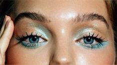 Light Blue Brown Eyeshadow, Seafoam Green Eye Makeup, Turquoise Makeup Aesthetic, Aqua Blue Eyeshadow, Blue Green Eye Makeup Looks, Colorful Eyeshadow For Blue Eyes, Aquamarine Eye Makeup, Green Eyes Blue Eyeshadow, Aquamarine Makeup Looks