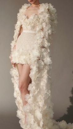 (33) Curtidas | Tumblr Multi Top, Fairytale Fashion, Vintage Ysl, فستان سهرة, Bridal Fashion Week, Feather Dress, Fantasy Dress, Fashion Attire