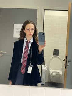 A girl with a red checkered tie in a blue blazer making a mirror selfie Model United Nations Aesthetic Outfits, Debate Team Aesthetic, Speech Outfit, Model United Nations Aesthetic, Model United Nations Outfit, Debate Outfits, Diplomacy Aesthetic, Mun Aesthetic, Aztec Moon