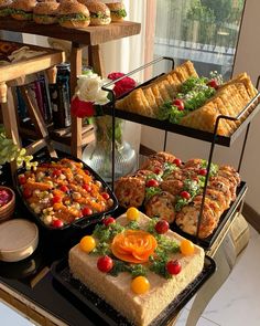 Food Gains, Les Sales, Couples Dining, Wedding Buffet Food, Amazing Food Platters, Elegant Food, Amazing Food Videos, Party Food Buffet, Catering Ideas Food