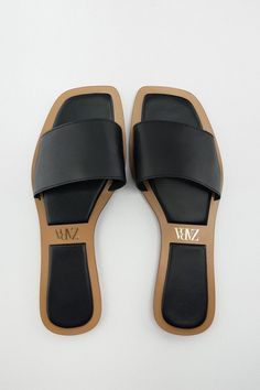 https://www.zara.com/us/en/minimal-flat-leather-sandals-p13603010.html?v1=177653094&v2=2113973 Zara Flat Sandals, Minimal Flat, Dream Shoe, Flat Leather Sandals, Zara Flats, Minimalist Flat, Shoe Ideas, Designer Slippers