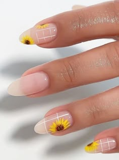 sunflower accent nails Nail Sunflower, Simple Sunflower Nail Design, Sunflower On Nails, Nail Art Sunflower, Nail Art In Yellow Colour, Sunflowers Nails, Nails Sunflower Design, Summer Nails Sunflower, Simple Sunflower Nails