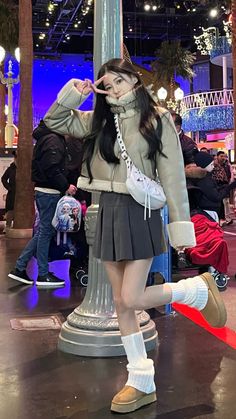 Winter Asian Outfits, Korean Actress Outfits, 겨울 치마 코디, Disneyland Outfits Winter, Mini Skirt In Winter, Disneyland Winter, Skirt And Stockings Outfit, Style A Mini Skirt, Skirt And Stockings