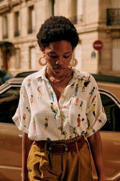 Cotton Gauze Shirt, Camel Pants, Style Parisienne, Gauze Shirt, Style Watch, Mode Inspiration, Many People, Outfits Casuales, Parisian Style