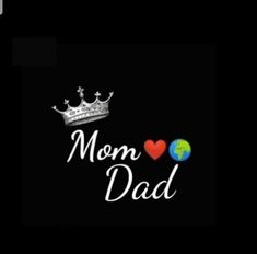 a black background with the words mom dad and a crown