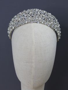 A stunning and elegant masterpiece that marries the brilliance of Simulated Diamonds and the classic charm of Pearls. Adorn yourself with timeless pieces, and let the 'Naomi' Tiara make you feel like royalty on your special day. Princess Era, Princess Crowns, Crown Aesthetic, Conch Pearl, Royalty Fashion, Vintage Tiara, Diamonds And Pearls, Pearl Tiara, Royal Tiaras