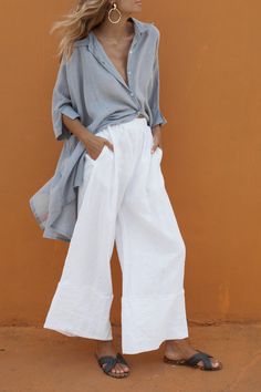 LULA SHIRT - SEAGRASS Minimalistic Outfits, Chic Summer Outfits, Looks Style, White Pants, Spring Summer Outfits, Minimalist Outfit, Look Chic, Look Fashion, Spring Summer Fashion