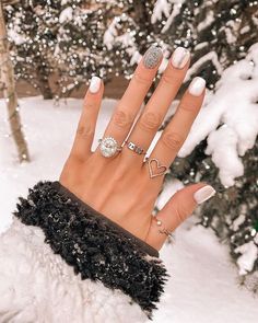 Winter Nails 2022 Trends Gel Short, Simple Winter Nails Short Gel, Winter Nails 2022 Trends Gel, Nails 2022 Trends Winter, January Nails Ideas Gel, Trending Nails 2022, Winter 2022 Nails, January Gel Nails, January Nails Ideas Simple