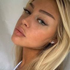 Rhinoplasty Nose Jobs, Pretty Nose, Perfect Nose, Makeup Tip, Smink Inspiration, Brown Blonde Hair, Natural Makeup Looks, Grunge Hair