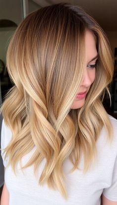 Warm Blonde Highlights, Blonde Hair With Dark Roots, Hair With Dark Roots, Golden Blonde Hair