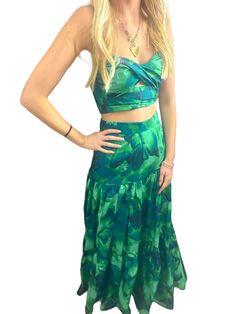 Discover the Ayla Calista Set in Green Elevate your wardrobe with the stunning Ayla Calista Set, brought to you by renowned AU designer RUNAWAY. This exquisite maxi set is designed for those who appreciate style and comfort, making it the perfect addition to your collection. Key Features: Elastic Waistband: Enjoy a flexible fit that adapts to your body, ensuring all-day comfort. Beautiful Beachy Design: The vibrant and playful design captures the essence of summer, making it ideal for vacations Spring Break Outfit, Vacation Outfit, Beach Chic, Vibrant Green, Summer Parties, Vacation Outfits, Playful Design, Fashion Forward, Night Out