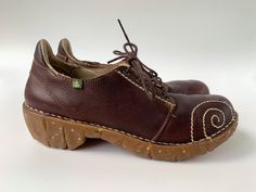 "These are vintage 2000s brown leather lace up shoes by El Naturalista size EUR 37 women's (they fit like US 6 UK 4). Please check the measurements below. These orthopaedic shoes have wide toe box and thick rubber non slip sole for extra comfort. Era: 90s Brand: Linea Country of origin: Italy Condition: These brown leather shoes were much loved and show scratches on the leather surface and fading of the leather around the toes and the heels. Size: 37 marked, they fit like approximately UK 4, US Wide Toe Box Shoes, El Naturalista Shoes, Orthopedic Shoes, Brown Leather Shoes, Box Shoes, Rubber Shoes, Shoes Brown, Barefoot Shoes, Comfy Shoes