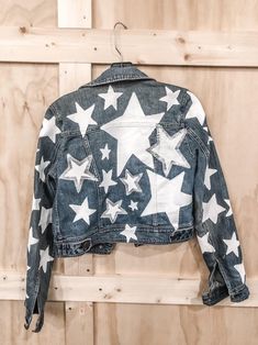 Star Painted Denim Jacket | Etsy Star Jean Jacket, Star Denim Jacket, Denim Jacket Diy Paint, Customised Clothes, Painted Stars, Customised Denim Jacket, Upcycle Clothing, Diy Denim Jacket