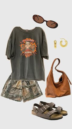 Summer Colorado Outfits Casual, New Mexico Travel Outfits, Summer In La Outfits, Michigan Summer Outfits, Pottery Outfit Aesthetic, Campfloggnaw Outfits, Florida In December Outfits, Moving Outfit, Hiking Date Outfit Summer