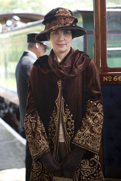 образ Cora Crawley, Downton Abbey Season 3, Embroidered Coat