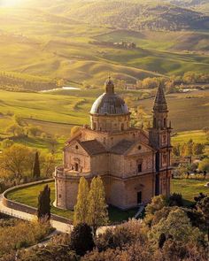 Facebook Montepulciano Italy, Montepulciano, Italy Photo, Travel Maps, Tuscany Italy, Incredible Places, Beautiful Architecture, Beautiful Buildings, Travel Experience