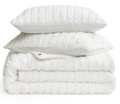 PRICES MAY VARY. Faux Fur Thick Plush Material: Dial up the cozy factor with this gorgeous UGG comforter set. Kenzie bedding set features a subtly striped faux fur construction, culminating in a luxuriously soft blanket set. Add a delightfully decorative element to your space. Set Includes: Dress your bed in the textured design and contemporary style of UGG Kenzie Bedding Set. Luxurious comforter set is crafted with plush faux fur and includes two pillow shams for a cohesive look. Perfect Size: Ugg Comforter Set, Ugg Comforter, Ugg Bedding, Hotel Style Bedding, Faux Fur Bedding, Blanket Comforter, Fur Bedding, Bedroom Blanket, King Comforter Sets