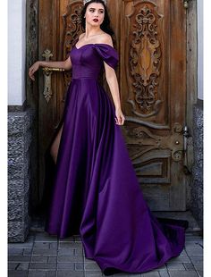 A-Linie Ballkleider Prinzessin Kleid Formeller Ball Sweep / Brush Train Ärmellos Schulterfrei Satin mit Falten Schlitz Prom Dresses Princess, Prom Dress With Train, Violet Wedding, Purple Wedding Dress, Princess Prom Dresses, Dresses Princess, V Neck Prom Dresses, Evening Party Gowns, Womens Prom Dresses