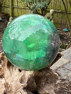 A lovely banded green fluorite crystal ball purple/green refracting the light with lots of activity. It's a really interesting crystal. It weighs 452g and measures 68mm diameter. It's spherical shape disperses the crystals healing energies throughout the room.  Fluorite is one of nature's multi purpose stones, it draws out negative energies and stresses whilst purifying, cleansing and reorganising, getting rid of that that's no longer needed and bringing clarity to bear and enhancing concentrati Green Flourite Meaning Crystals, Rainbow Fluorite Aesthetic, Yttrium Fluorite, Blue Fluorite