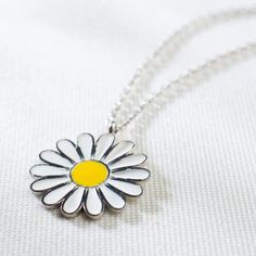 Introducing our stunning Silver Daisy Necklace! 🌼 Perfect for plant lovers or anyone who adores delicate jewelry. Add a touch of nature-inspired charm to your look with this elegant piece. Great as a gift or a treat for yourself!• Material: High-Quality Solid 925 Sterling Silver• Finish: Sterling Silver Rose Gold or Gold• A special piece you'll treasure• High-quality materials and attention to detail• Our jewelry is designed With 🖤️ In NY Gifts For Plant Lovers, Daisy Chains, Head Wreath, Daisy Necklace, Botanical Beauty, Daisy Chain, Delicate Jewelry, Silver Gifts, Plant Lover