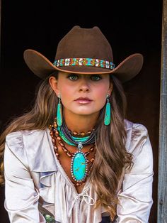 Brit West - Beaded Hatband Cowboy Hat Hairstyles, Wilde Westen, Felt Cowboy Hats, Chapeau Cowboy, Estilo Country, Estilo Hippie