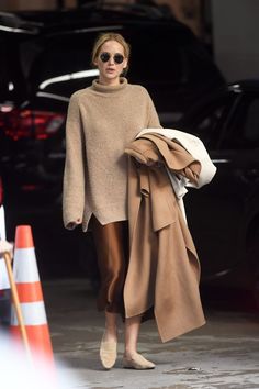 Casual Chique Stijl, Minimalist Moda, Look Zara, Style Casual Chic, Chique Outfits, Beige Outfit, Winter Mode, Looks Street Style, Mode Inspo