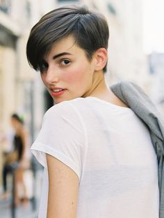 Boyish Haircut, Pixie Hair, Best Pixie Cuts, Penteado Cabelo Curto, Short Pixie Haircuts, Short Haircut, Natalie Portman, Charlize Theron, Pixie Cuts