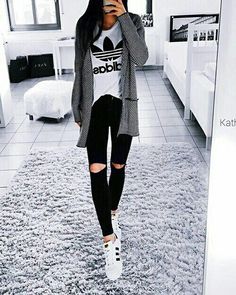 Find More at => http://feedproxy.google.com/~r/amazingoutfits/~3/Ek_FmCkFirw/AmazingOutfits.page Ulzzang Korea, Look Adidas, Mode Tips, Athleisure Women, Adidas Fashion, Adidas Outfit, Adidas Shirt, Outfit Casual, White Adidas