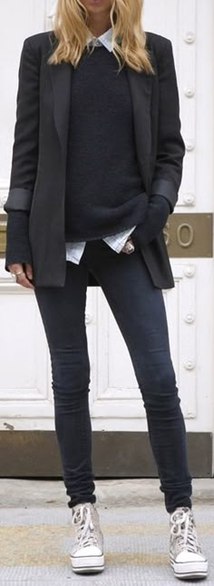 Les habits et les souliers. Minimalisticky Chic, Cute Tomboy Outfits, Tomboy Stil, Fall Winter Fashion Trends, Style Blazer, Fashion Trends Winter, Tomboy Outfits, Rock Chic