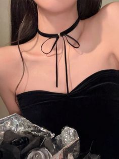 Negro,Burdeos  Collar  Antelina   Embellished Choker Outfit, Butterfly Choker Necklace, Rochelle Goyle, Butterfly Choker, Black Choker Necklace, Womens Chokers, Neck Choker, Curvy Women Outfits, Black Choker