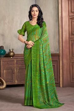 Chiffon Fabric Green Fancy Abstract Print Casual Saree Indian Bridal Lehenga, Indian Saree Blouse, Simple Sarees, Trendy Dress Outfits, Casual Saree, Indian Saree, Blouse Material, Chiffon Saree