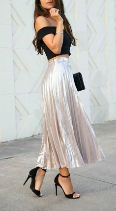 Metallic Skirt Outfit, Elegant Summer Outfits, Metallic Pleated Skirt, Gaun Fashion, Metallic Skirt, Shalwar Kameez, Summer Skirts