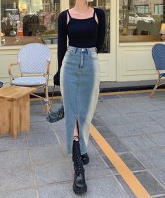 How To Style Jean Skirt, Blackup Kr, Denim Skirt Outfit Summer, Look 80s, Rok Outfit, Denim Skirt Outfits, Outfit Trends