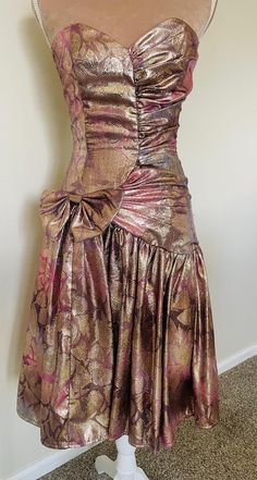 This is a gorgeous dress that looks like it was never worn!! Excellent condition. Vintage Hoco Dress, Hoco Ideas, Cool Dresses, Prom Dress Inspo, Photo Club, Jupiter Fl, Hoco Dress, Flirty Dresses, Gunne Sax