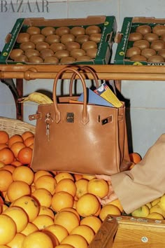 Green Set Design, Jacquemus Summer, Street Style Minimalist, Minimalist Fashion Photography, Hermes Birkin Bag, Magazines Fashion, Fashion Still Life, Photography Bags, Minimal Street Style