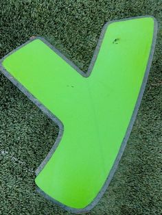 an arrow painted on the ground with grass