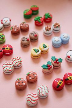 New stud earrings alert! This year we are presenting CBL mini holiday macaron stud earrings made of polymer clay. There are 12 styles for you to choose from. If you're a stud person, these earrings might be the ones you're looking for. Psssst, these will make a great stocking gift for your friends and family. Grab one or more -- the more the merrier  👉🏼 Made to order  👉🏼 Hand sculpted  ✨ Stainless steel post 📐 Width: 0.4 inches (approximately)  Due to the handmade nature of our products, th Polymer Clay Gingerbread House Earrings, Polymer Clay Christmas Magnets, Holiday Polymer Clay Earrings, Christmas Polymer Clay Ideas, Christmas Clay Ideas, Clay Christmas Gifts, Christmas Resin Ideas, Christmas Clay Ornaments, Mini Clay Ideas