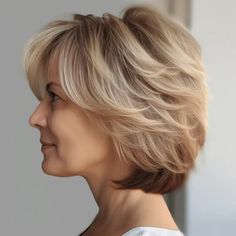 63 Stunning Short Hairstyles for Women Over 40 This Year Feathered Hair Cut, Feathered Bob, Easy Hair Cuts, Medium Bob, Bob Hairstyles For Fine Hair