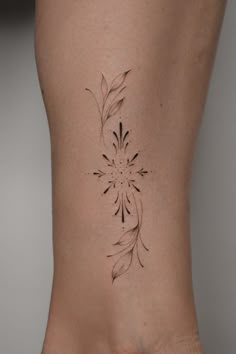 a woman's lower back tattoo with an intricate design on her left side ribcage