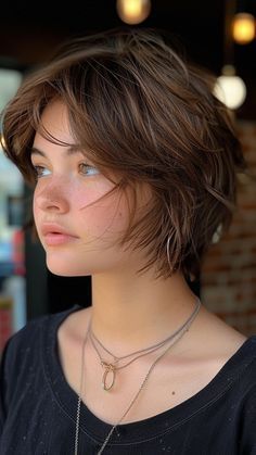 Unusual Haircuts Women, Pixie With Middle Part, Short Hair European Style, Bixie Haircut Girl Straight Hair, Short Haircut For Round Face Girl, Short Hair No Bangs Round Face, Straight Short Hair Round Face, Pixie Haircut On Round Face, Wide Face Short Hair