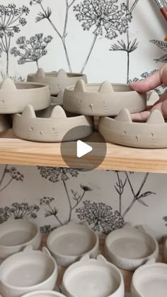 Quick Pottery Projects, Pottery Cats Ideas, Handbuilding Pottery Ideas, Pottery Simple, Cat Pottery, Hand Building Pottery, Ceramic Cats, Ideas Ceramica, Home Pottery